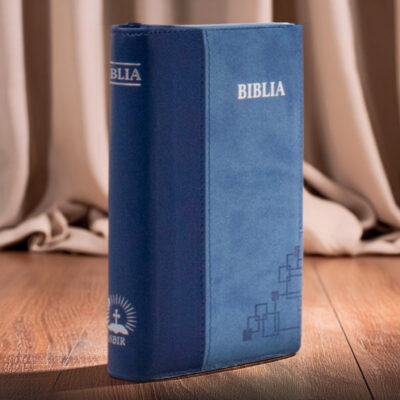 Biblia mică albastră, cu fermoar